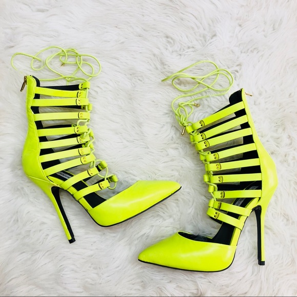 Steve Madden Shoes - Steve Madden tie up heels